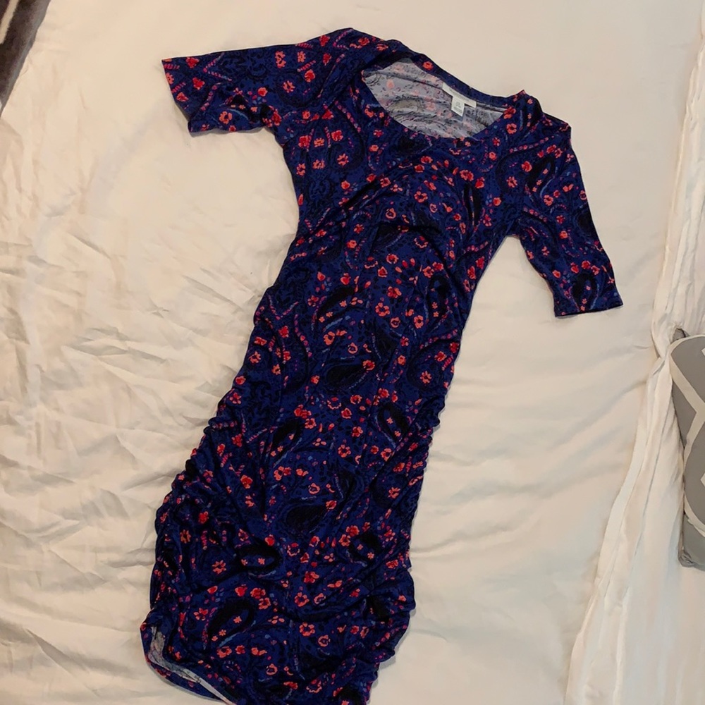 Knee length, quarter sleeve maternity dress